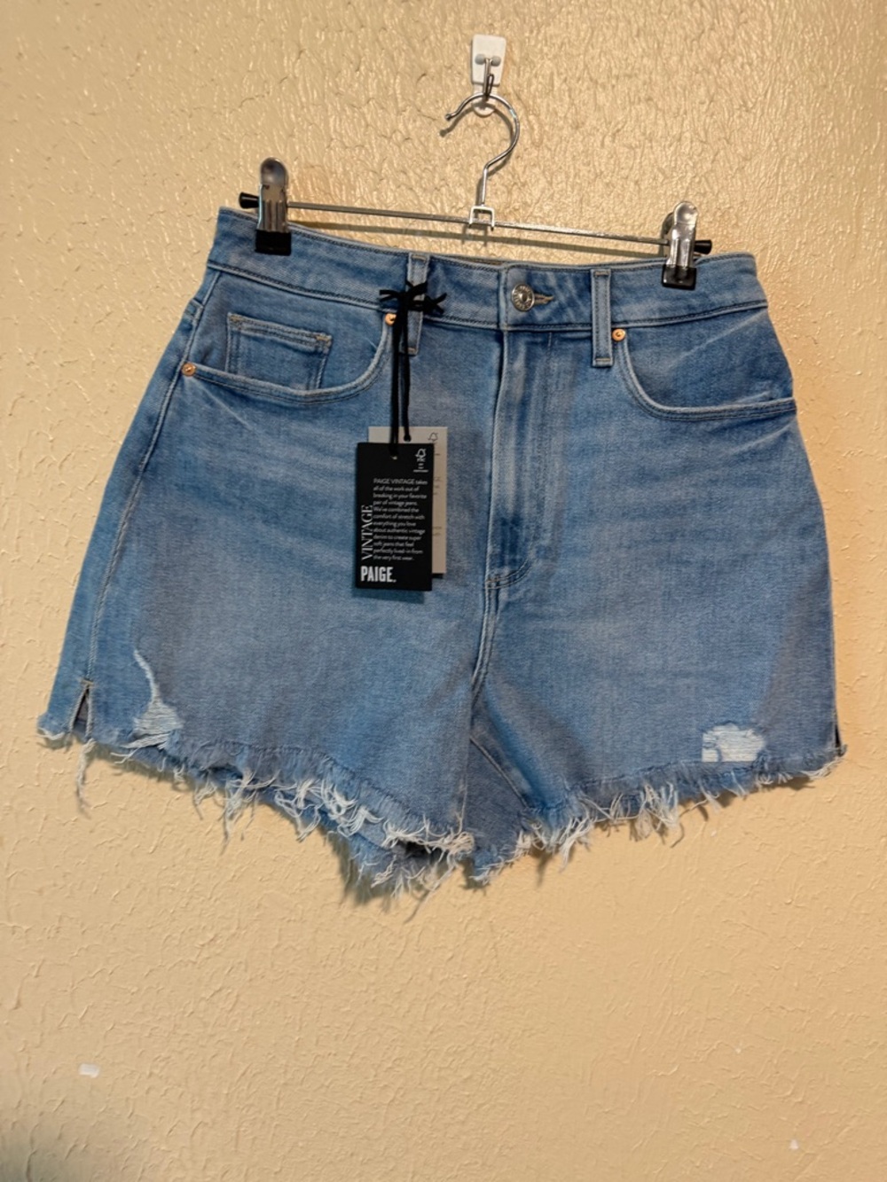 NWT PAIGE Allure Leela Jean Shorts Raw Hem Size 29 Stretchy  lightly Distressed